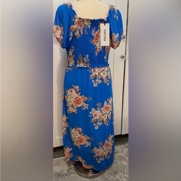 Maxi Dress Floral Print Mimi Chica Blue Short Sleeve Sz Medium NWOT - Picture 2 of 5